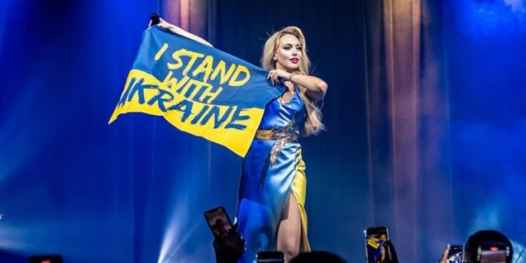Rzadki strzał: Olya Polyakova pokazała męża i córki