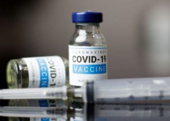 Szczepionka AstraZeneca mniej skuteczna przeciwko nowej mutacji koronawirusa – FT
