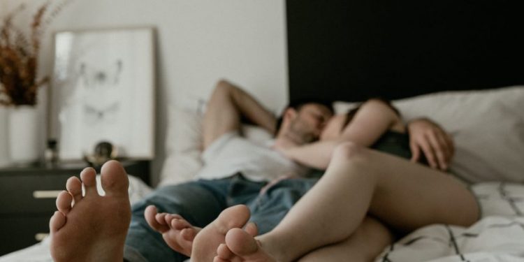 Jeden nieszkodliwy nawyk, który niszczy twoje życie seksualne