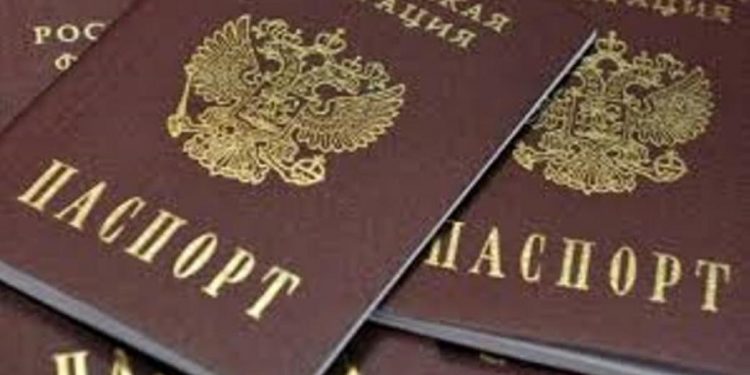 W Federacji Rosyjskiej umieszczają specjalne znaki w paszportach dla Ukraińców: media ujawniły, co dokładnie