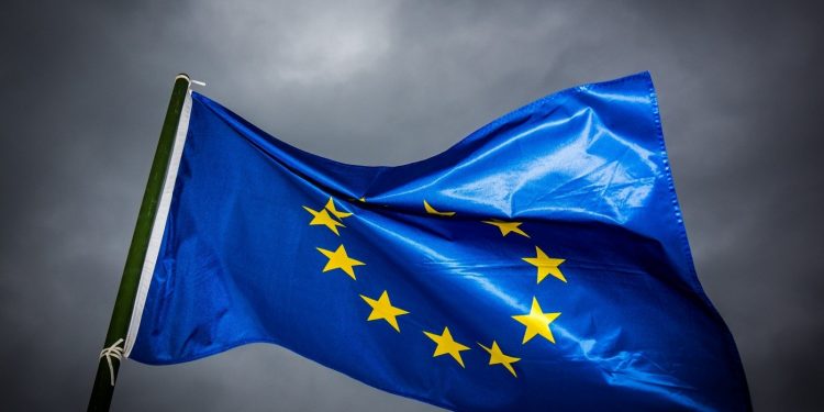Które kraje europejskie najbardziej i najmniej popierają Ukrainę: wyniki sondażu