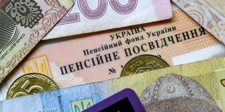 Kto na Ukrainie może liczyć na podwójne doświadczenie emerytalne: eksperci odpowiedzieli na pytanie