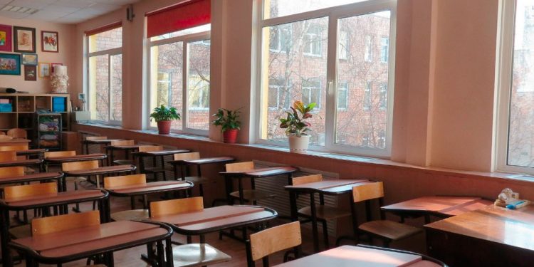 Szkoły na Ukrainie ponownie przejdą na kształcenie na odległość: jakich regionów to dotyczy