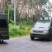 Na drogach Ukrainy pojawiły się nowe samochody z migającymi światłami: kogo trzeba ominąć