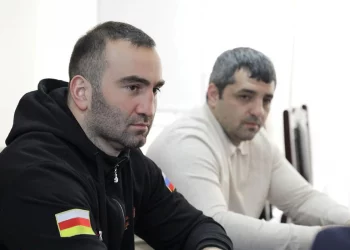 Rosyjski bokser został zmuszony do przypieczętowania flagi Federacji Rosyjskiej przed wejściem na ring (wideo)