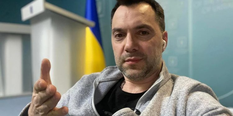 Mogą wystąpić problemy z początkiem Sił Zbrojnych Ukrainy: Arestowicz ostrzegł, w jakiej sytuacji wojsko