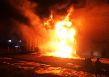 W Rosji wybuchł pożar na dużą skalę: ogień objął 20 tysięcy metrów kwadratowych (wideo)