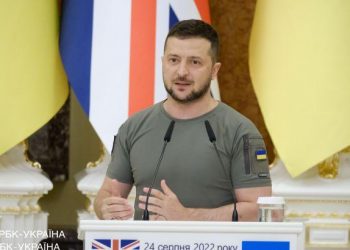 Zełenski przyjechał do Londynu po wizycie we Francji