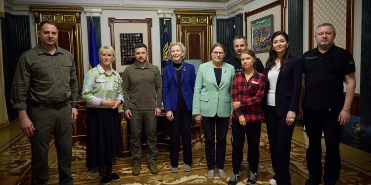 Ekobroń w Kijowie: Greta Thunberg przyjechała, by ocenić skutki wojny dla środowiska