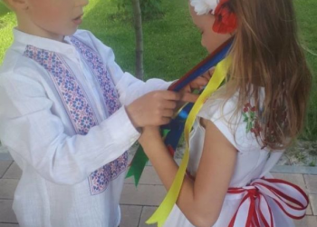 Wesołe bliźniaczki: Elena Kravets podzieliła się wzruszającą chwilą dzieci