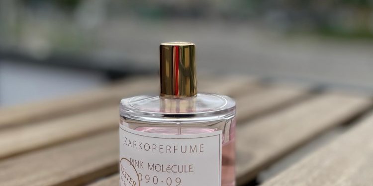 Jak wybrać zapach: wskazówki dotyczące zakupu perfum