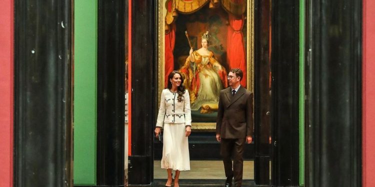 Kate Middleton była obecna na otwarciu galerii: rozważamy jej wizerunek