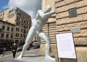Swoim dziełem wspierał Ukraińców włoski rzeźbiarz Emanuele Giannelli