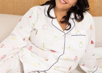 W delikatnym uścisku nocy: 5 najlepszych piżam plus size 2023 roku