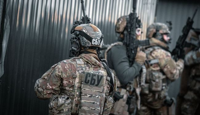 Vdavav s spіvrobіtnik SBU. Zatrimano shahrai, jak „vіdmazuvav” cholovіkiv w nagrodzie
