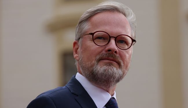 Czechy przekażą Ukrainie helikoptery i pomogą w szkoleniu F-16, – premier