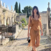 Emily Ratajkowski na spacer po cmentarzu założyła przezroczystą sukienkę