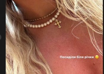 Pomogli rozmazać ciało: Lesia Nikityuk i Dasha Kvitkova otwarcie pozują w bikini