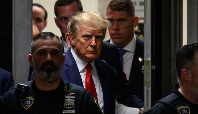 Obrońca Trumpa zwróci się do sądu o przełożenie procesu szturmu na Kapitol w 2026 roku
