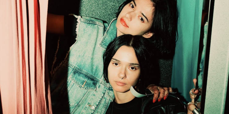 Rytmy, nie bomby: premiera muzyczna ukraińskiego Bloom Twins