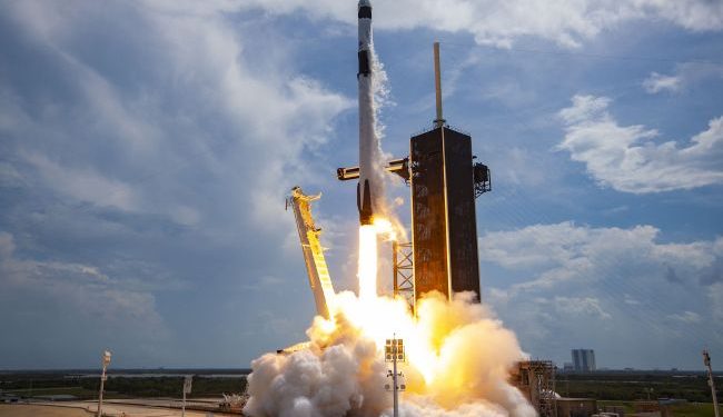 SpaceX wystrzeliło na orbitę nową partię satelitów Starlink: wideo ze startu rakiety