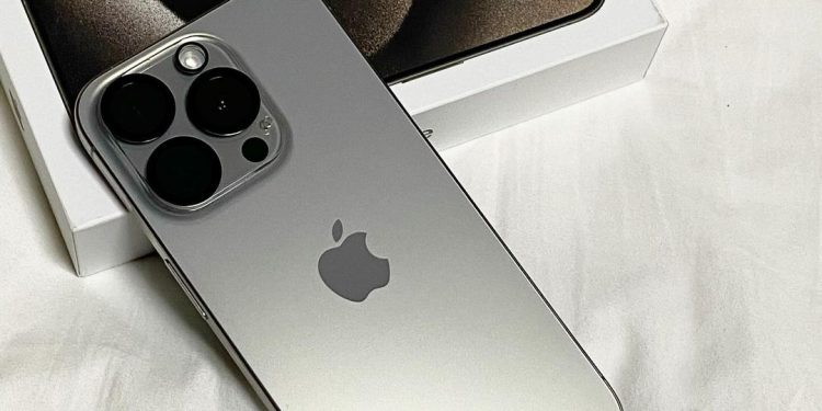 Gorąca nowość: Apple naprawi błędy powodujące przegrzanie iPhone'a 15 Pro