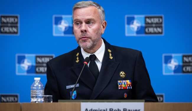 Zacieśnianie się więzi między Chinami a Rosją stwarza ryzyko dla Arktyki – admirał NATO