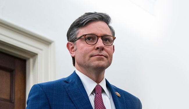 Marszałek Izby Reprezentantów USA potwierdzający rozdział pomocy dla Ukrainy i Izraela