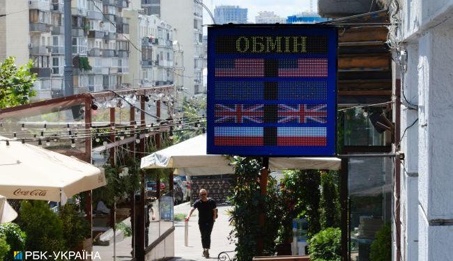 Kurs dolara na rynku towarowym spadł po trzech miesiącach wzrostu, – NBU