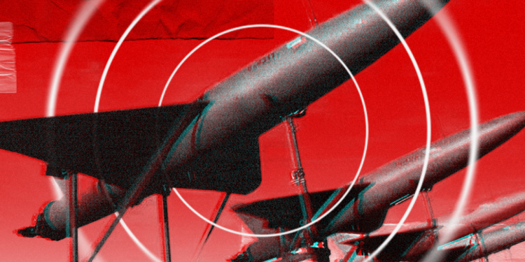 W Federacji Rosyjskiej doszło do zakrojonego na szeroką skalę ataku dronów: zaatakowano trzy regiony i lotnisko wojskowe (wideo)