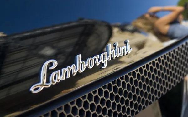W 2023 roku sprzedaż Lamborghini po raz pierwszy przekroczyła 10 tysięcy samochodów. Gdzie kupiłeś najwięcej?