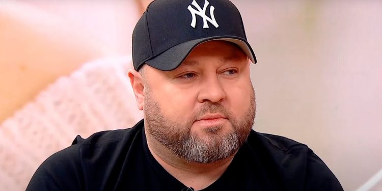 Aktor „Kwartała 95” Pikałow, będący żołnierzem Gwardii Narodowej, występuje na koncertach (dokument)