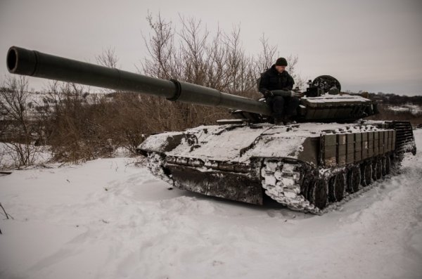 Załogi ukraińskiego czołgu pokazały, jak działa czołg T-64 