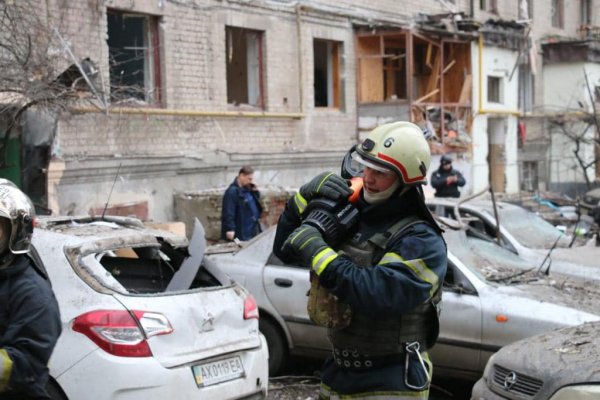 Wróg uderzył w Charków. 50 osób zostało rannych, jedna osoba zmarła (aktualizacja </p></img>
<p >Około 7:44 burmistrz Igor Terekhov i szef OVA Oleg Sinegubow donieśli o eksplozjach w Charkowie.</p>
<p>“Okupanci uderzyli na Charków. Nie opuszczajcie swoich schronów do czasu zakończenia nalotu!” – zawołał Sinegubow. .</p>
<p>Siły Powietrzne napisały o 7:37, że w kierunku Charkowa – znowu balistyka.</p>
<p>„Charków znajduje się pod zmasowanym atakiem rakietowym. Przebywanie w tej chwili poza schronem jest bardzo niebezpieczne” – napisał Terechow.</p>
<ul>
<li>Kijów również jest atakowany. W kilku obszarach zarejestrowano już spadające gruzy.</li>
</ul>
<p><!--noindex--></p>
<p><a rel=