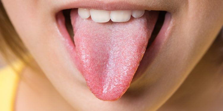 Jak rozpoznać chorobę po języku: lekarze wyjaśnili, co oznacza określony kolor narządu