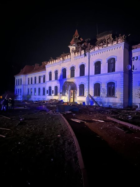  Враг ударил по Львовской области: поврежден музей Шухевича, также горит общежитие 