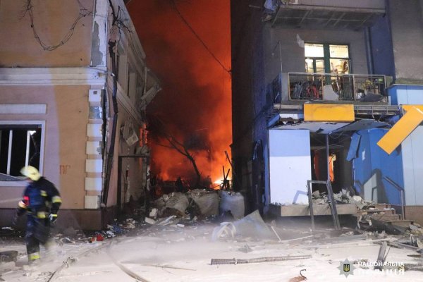  Wieczorny ostrzał Charkowa 30 grudnia: Ministerstwo Spraw Wewnętrznych wypowiadało się na temat skutków rosyjskiego ataku (zdjęcie)