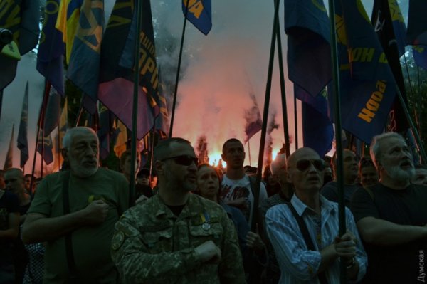 РџРµСЂРµРґ РјР°СЂС€РµРј РЅР°С†РёРѕРЅР°Р»РёСЃС‚РѕРІ РІ РћРґРµСЃСЃРµ РЅР°С€Р»Рё "РіСЂР°РЅР°С‚Сѓ", РЅРѕ РІСЃРµ РїСЂРѕС€Р»Рѕ РјРёСЂРЅРѕ