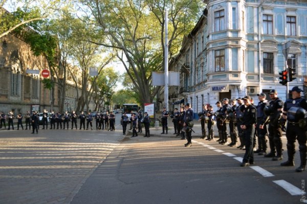 РџРµСЂРµРґ РјР°СЂС€РµРј РЅР°С†РёРѕРЅР°Р»РёСЃС‚РѕРІ РІ РћРґРµСЃСЃРµ РЅР°С€Р»Рё "РіСЂР°РЅР°С‚Сѓ", РЅРѕ РІСЃРµ РїСЂРѕС€Р»Рѕ РјРёСЂРЅРѕ