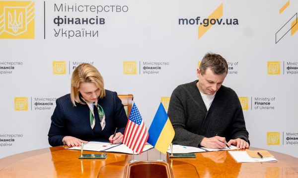 Najważniejsze w tym tygodniu: odroczenie płatności dla państwa zadłużenia, PKB Ukrainy i sprzedaż dwóch banków państwowych” /></p>
<p>Ukraina podpisała porozumienie ze Stanami Zjednoczonymi w sprawie odroczenia płatności długu publicznego</p>
<p>Podczas spotkania Ministra Finansów Ukrainy Siergieja Marczenki z Ambasadorem Nadzwyczajnym i Pełnomocnym USA na Ukrainie Bridget Brink podpisano dwustronne porozumienie w sprawie odroczenia spłaty długu publicznego.</p>
<p>PKB Ukrainy wzrósł w zeszłym roku o 5,3% – Służba Statystyki Państwowej< /p></p>
<p style=