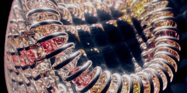Lutiki kontynuowała motyw spirali w nowej kolekcji biżuterii