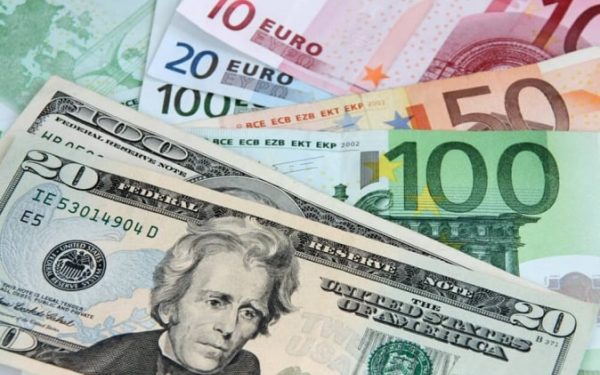 Kursy walut wieczorem 9 kwietnia: dlaczego na rynku międzybankowym utworzył się korytarz walutowy