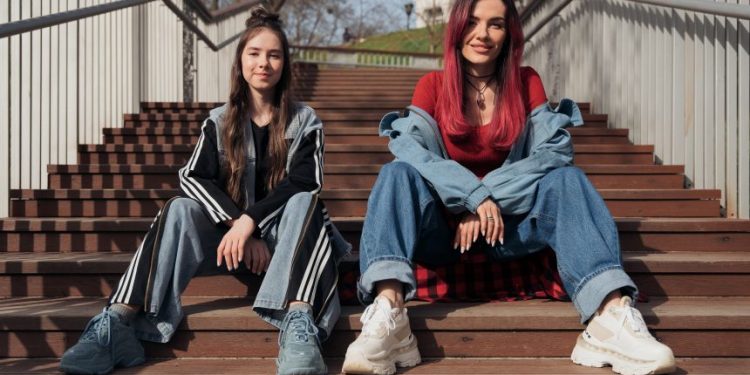 Połączenie dwóch pokoleń: MamaRika i VLADA K prezentuje dzieło w duecie „Mriyala”