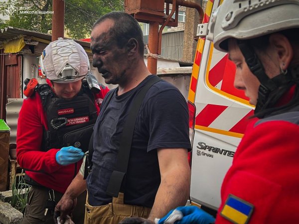 W Nikołajewie 5 ratowników zostało rannych podczas gaszenia pożaru