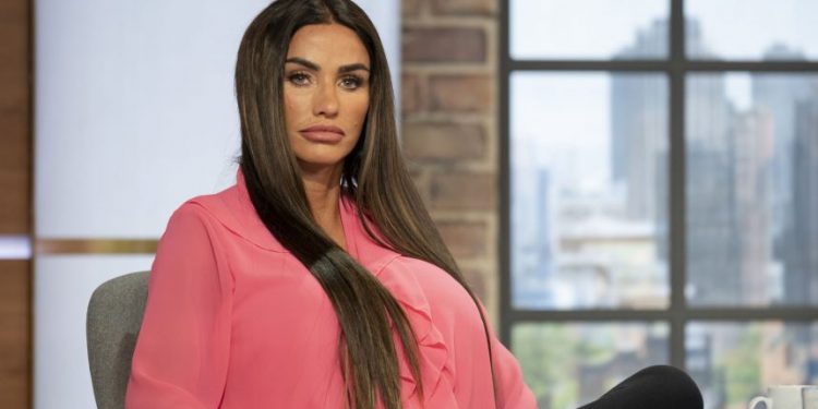 Katie Price pochwaliła się niesamowitymi wynikami 16. operacji piersi