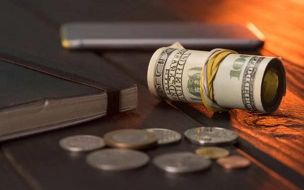 Kursy walut od 1 kwietnia: dolar w bankach spadł o 10 kopiejek