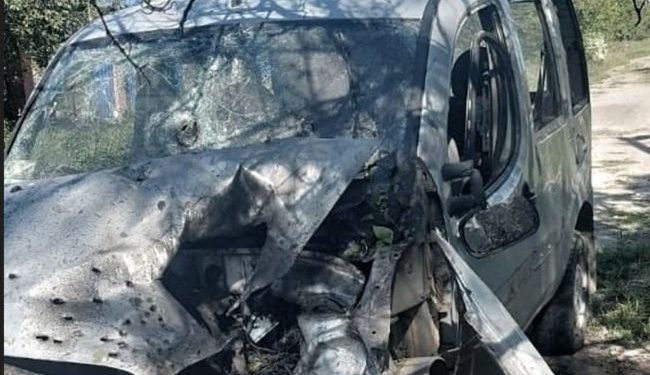 Rosjanie zaatakowali samochód dronem w pobliżu obwodu chersońskiego: zostali ranni