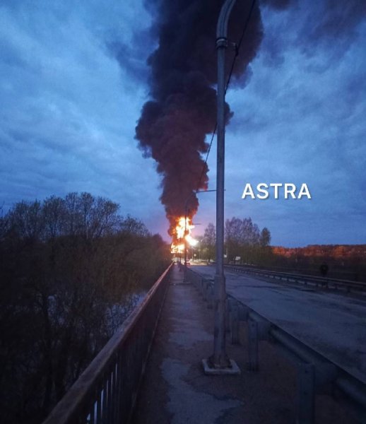 Zaatakowano drony Rosyjskiej Nocy, wybuchły pożary w rafineriach ropy naftowej w obwodach smoleńskim i woroneskim