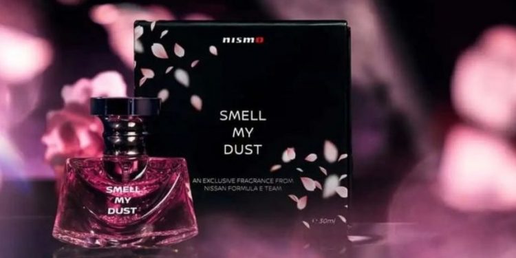 Smell My Dust: jak pachną perfumy Nissana