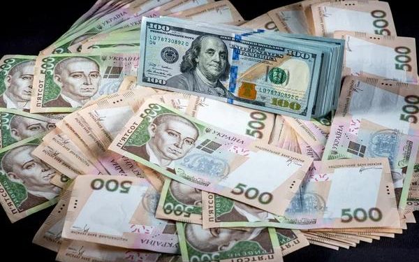 NBU obniżył sprzedaż netto walut obcych do 507,8 mln dolarów